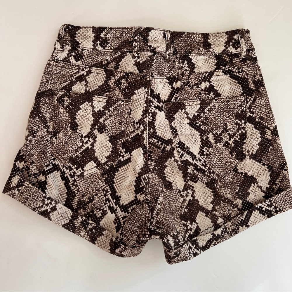 H&M Python Print Highwaisted Shorts - Picture 4 of 7